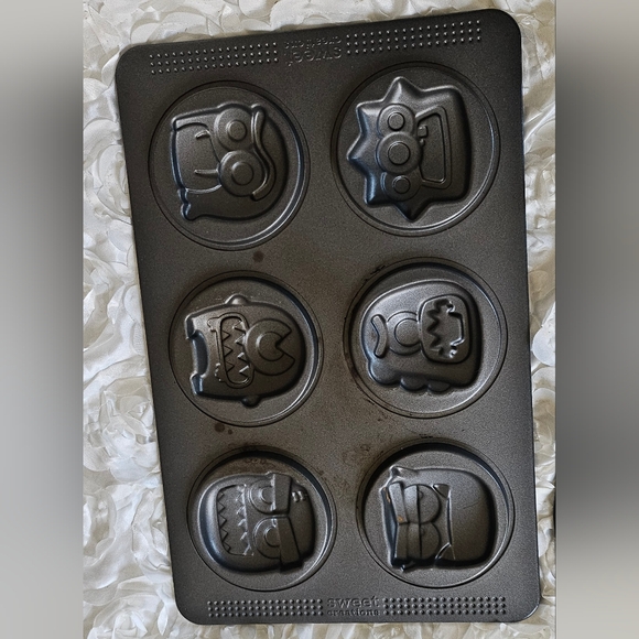 Sweet Creations Monster Cookie Mold - Picture 1 of 4